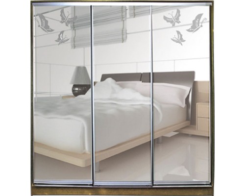 Шкаф-купе  Класик 3-х дверный зеркало с рисунком пескоструй на 2 двери