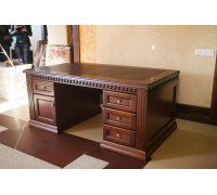 Стол Оскар с кожаной вставкой